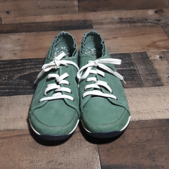 L.L Bean Sneakers - Picture 1 of 4